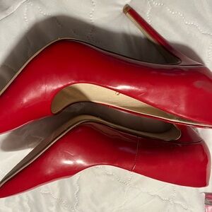 Red pumps